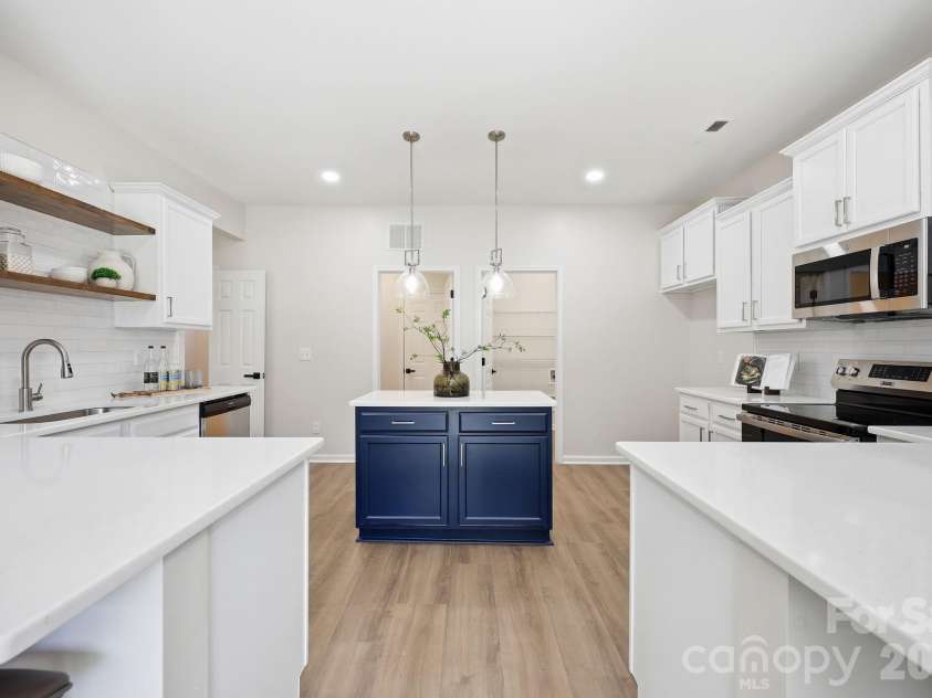 282 Water Lily Circle, Winston Salem, NC 27107.  MLS# CAR4420914, YatesRealty ID 48364. Kitchen has tons of counter space
