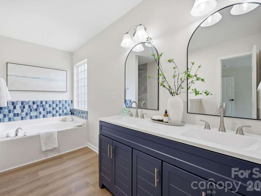282 Water Lily Circle, Winston Salem, NC 27107.  MLS# CAR4420914, YatesRealty ID 48364. Primary bathroom