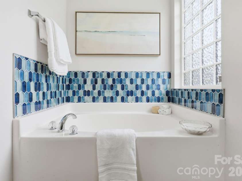 282 Water Lily Circle, Winston Salem, NC 27107.  MLS# CAR4420914, YatesRealty ID 48364. Primary bathroom