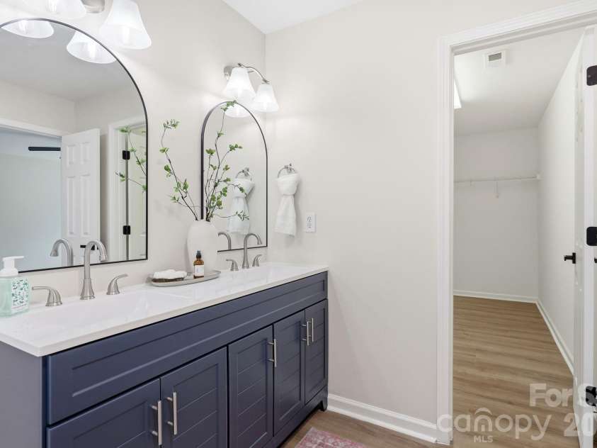 282 Water Lily Circle, Winston Salem, NC 27107.  MLS# CAR4420914, YatesRealty ID 48364. Primary bathroom