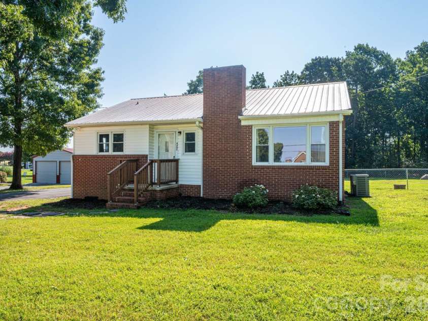 4282 Buffalo Shoals Road, Maiden, NC 28650.  MLS# CAR4420932, YatesRealty ID 48367. 