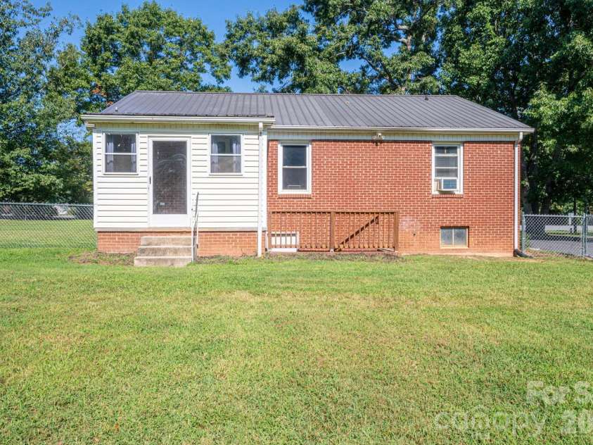 4282 Buffalo Shoals Road, Maiden, NC 28650.  MLS# CAR4420932, YatesRealty ID 48367. 