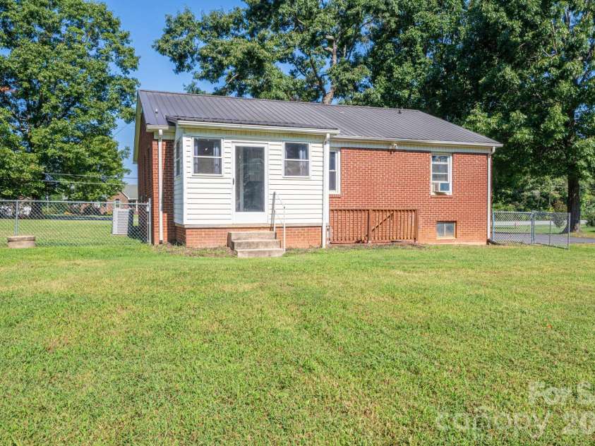 4282 Buffalo Shoals Road, Maiden, NC 28650.  MLS# CAR4420932, YatesRealty ID 48367. 