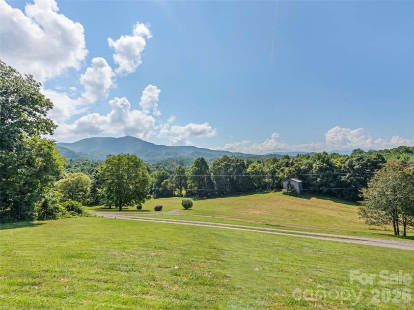 90 Blueberry Hill Drive, Clyde, NC 28721.  MLS# CAR4420715, YatesRealty ID 48369. 