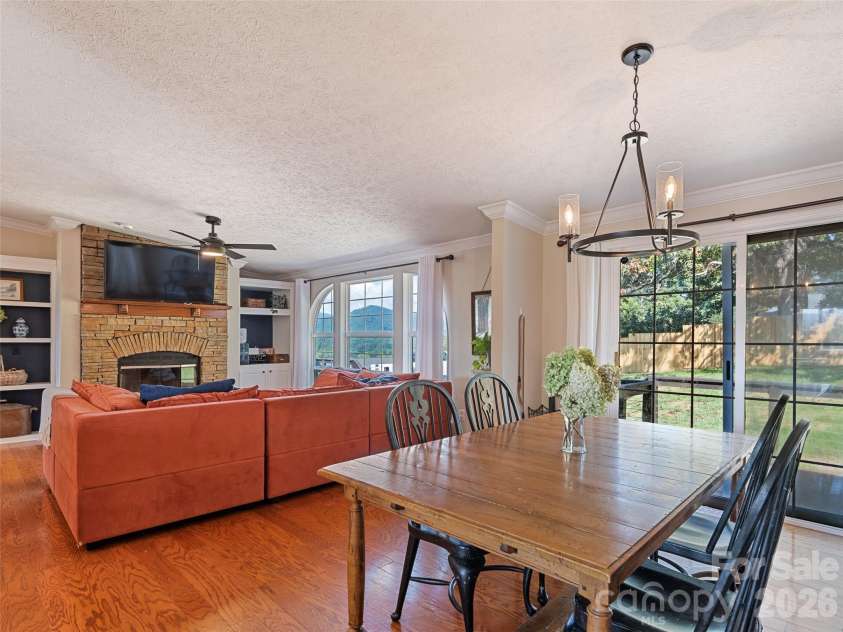 90 Blueberry Hill Drive, Clyde, NC 28721.  MLS# CAR4420715, YatesRealty ID 48369. 
