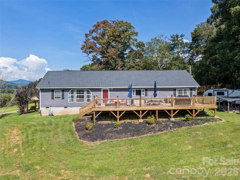 90 Blueberry Hill Drive, Clyde, NC 28721.  MLS# CAR4420715, YatesRealty ID 48369. 