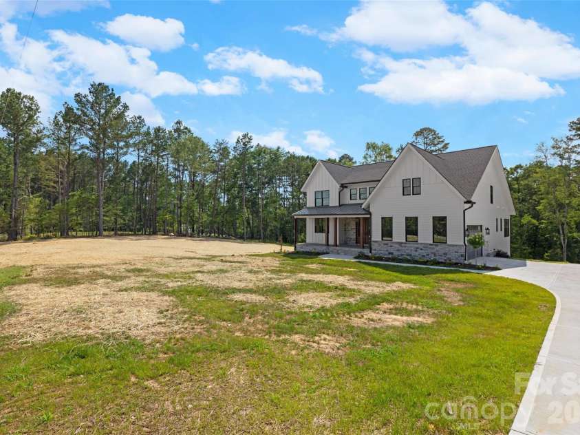 537 Riddle Mill Road, Clover, SC 29710.  MLS# CAR4401950, YatesRealty ID 4837. 