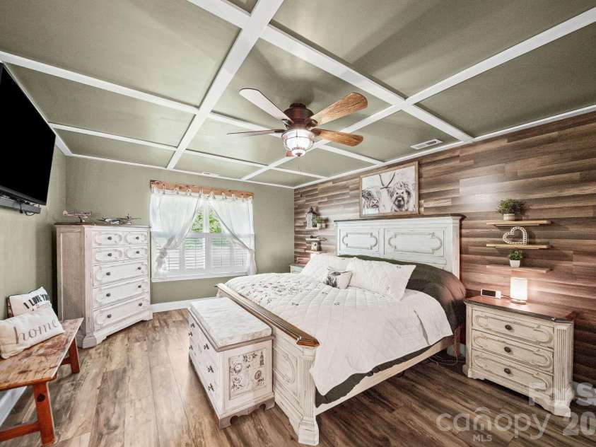 1360 Standing Oak Drive, Granite Quarry, NC 28146.  MLS# CAR4420485, YatesRealty ID 48370. 