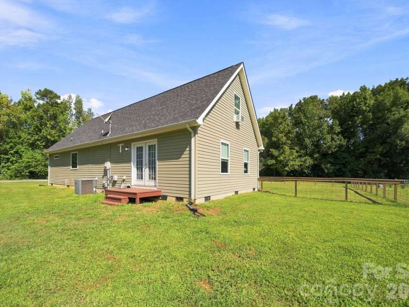 1360 Standing Oak Drive, Granite Quarry, NC 28146.  MLS# CAR4420485, YatesRealty ID 48370. 