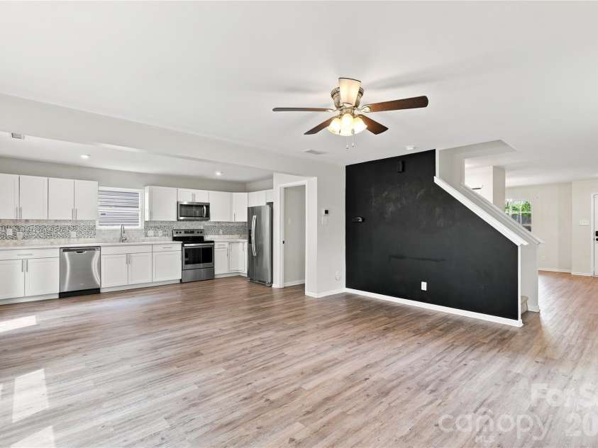 1132 New Day Court, Charlotte, NC 28215.  MLS# CAR4413933, YatesRealty ID 48371. 