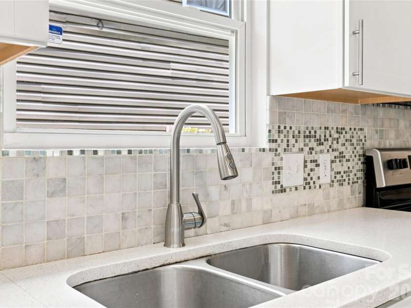 1132 New Day Court, Charlotte, NC 28215.  MLS# CAR4413933, YatesRealty ID 48371. 