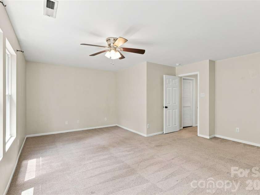 1132 New Day Court, Charlotte, NC 28215.  MLS# CAR4413933, YatesRealty ID 48371. 