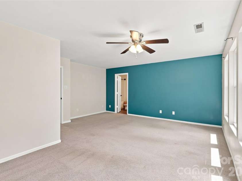 1132 New Day Court, Charlotte, NC 28215.  MLS# CAR4413933, YatesRealty ID 48371. 