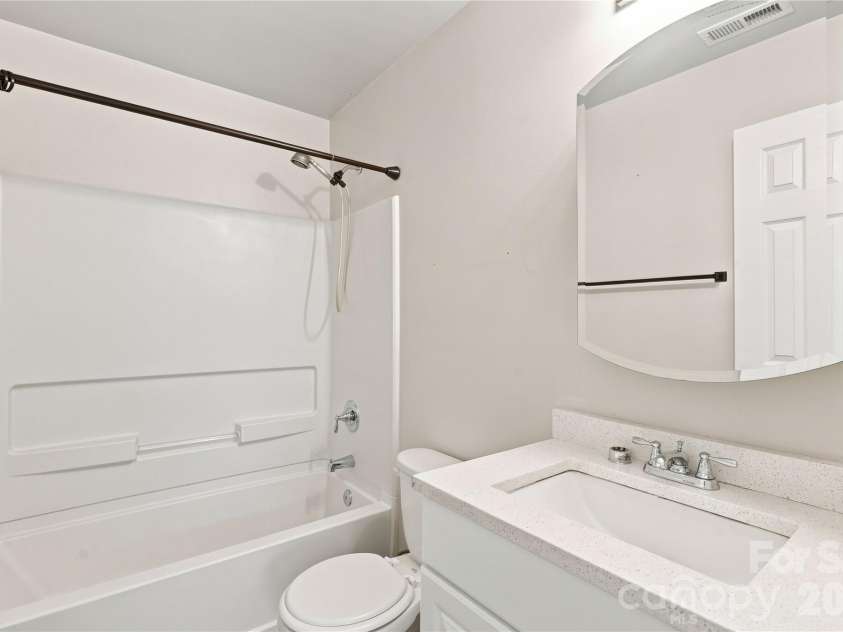 1132 New Day Court, Charlotte, NC 28215.  MLS# CAR4413933, YatesRealty ID 48371. Hall Bath
