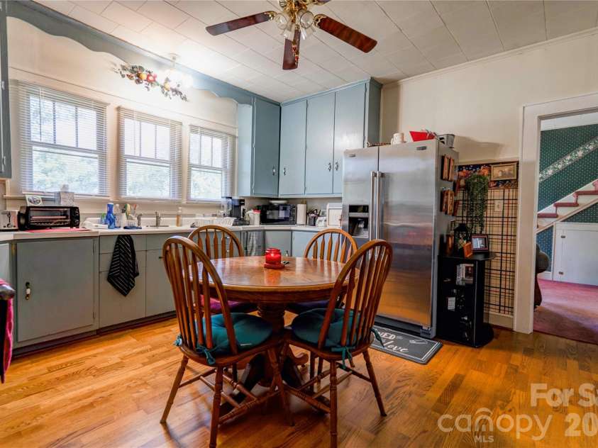 102 Star Drive, Grover, NC 28073.  MLS# CAR4420586, YatesRealty ID 48373. Eat in Kitchen