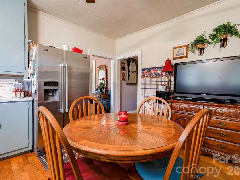 102 Star Drive, Grover, NC 28073.  MLS# CAR4420586, YatesRealty ID 48373. Eat In Kitchen