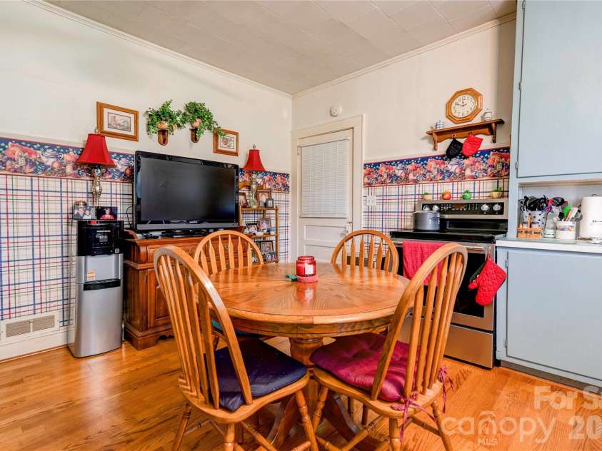 102 Star Drive, Grover, NC 28073.  MLS# CAR4420586, YatesRealty ID 48373. Eat In Kitchen