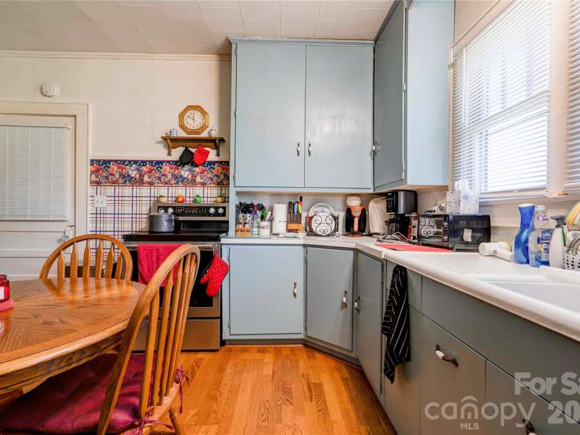 102 Star Drive, Grover, NC 28073.  MLS# CAR4420586, YatesRealty ID 48373. Eat In Kitchen
