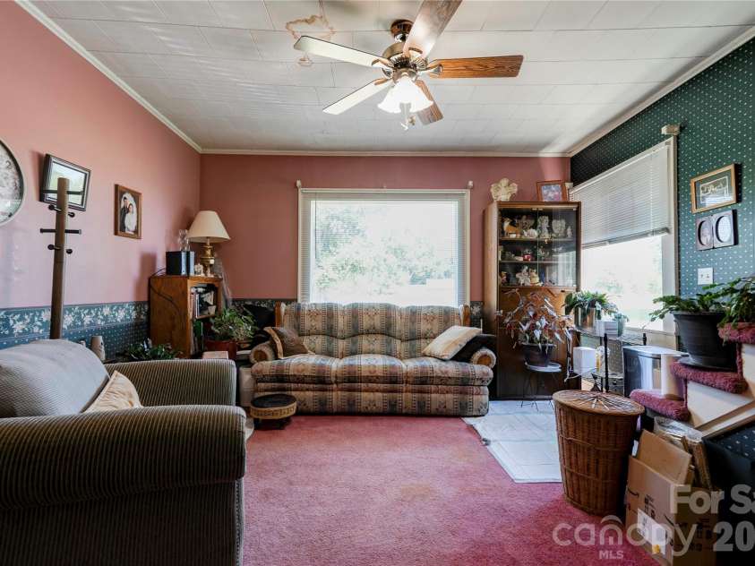 102 Star Drive, Grover, NC 28073.  MLS# CAR4420586, YatesRealty ID 48373. Formal Dining