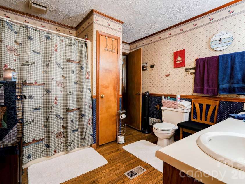 102 Star Drive, Grover, NC 28073.  MLS# CAR4420586, YatesRealty ID 48373. Hall Bath