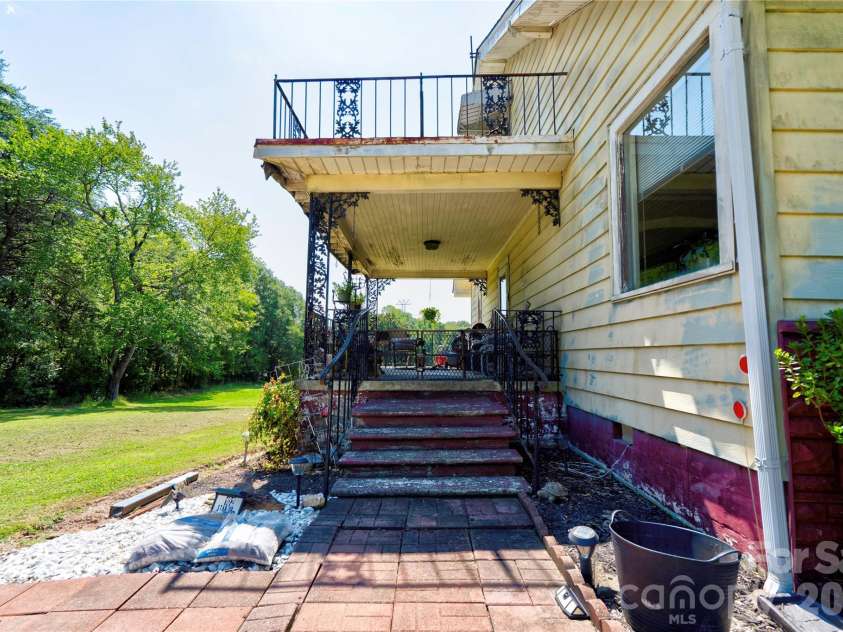 102 Star Drive, Grover, NC 28073.  MLS# CAR4420586, YatesRealty ID 48373. Side Porch