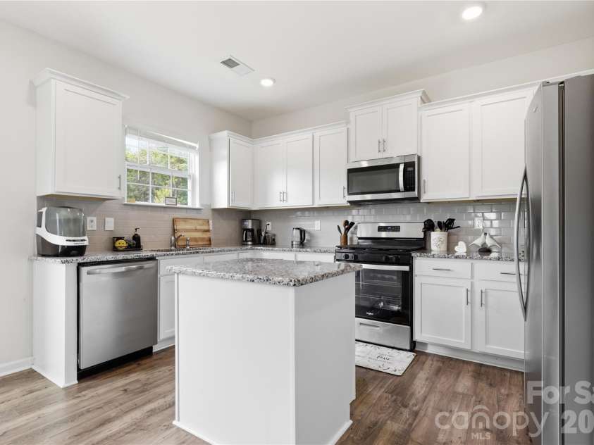 140 North Hill Lane, Troutman, NC 28166.  MLS# CAR4419506, YatesRealty ID 48374. 