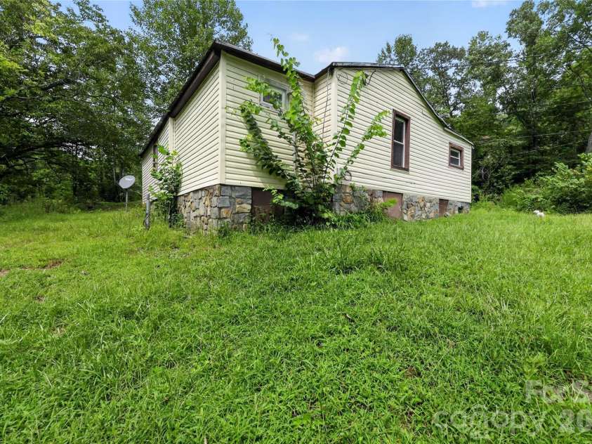2797 HT Road, Lenoir, NC 28645.  MLS# CAR4421002, YatesRealty ID 48378. 