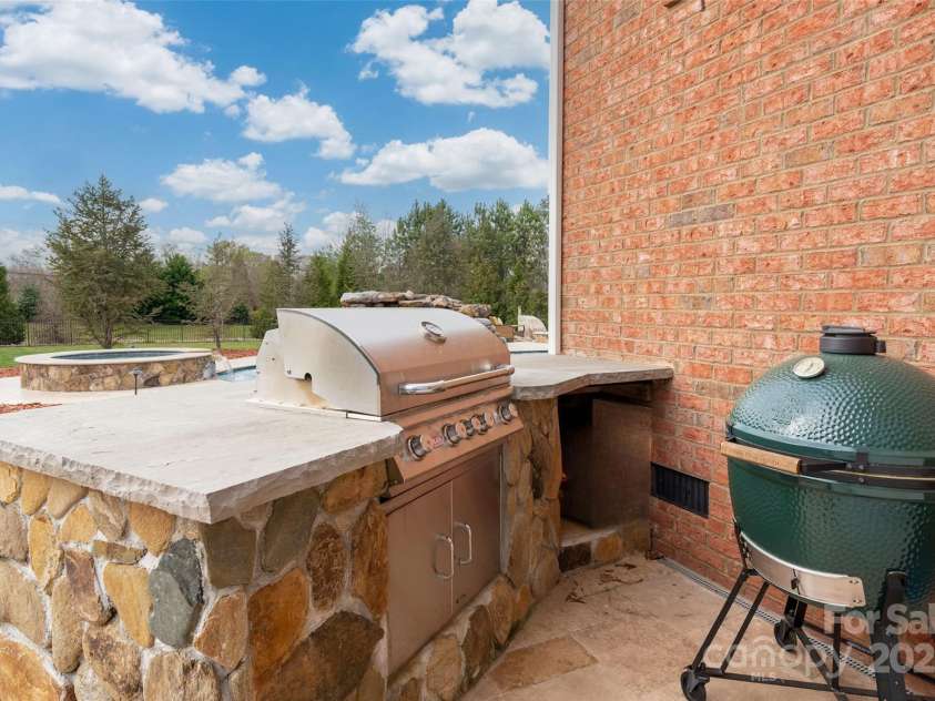 9610 Pensive Lane, Waxhaw, NC 28173.  MLS# CAR4240111, YatesRealty ID 4838. Grilling station