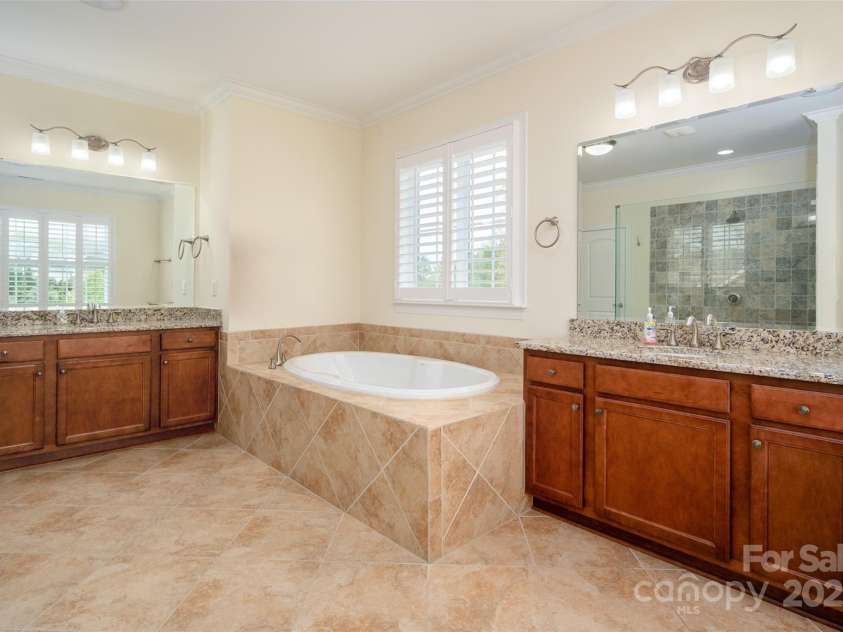 9610 Pensive Lane, Waxhaw, NC 28173.  MLS# CAR4240111, YatesRealty ID 4838. Primary Bath dual vanities and garden tub