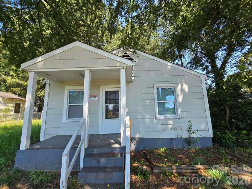 1404 Rosewood Lane, Gastonia, NC 28052.  MLS# CAR4420544, YatesRealty ID 48382. 
