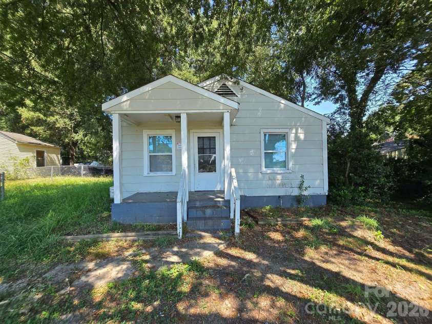 1404 Rosewood Lane, Gastonia, NC 28052.  MLS# CAR4420544, YatesRealty ID 48382. 