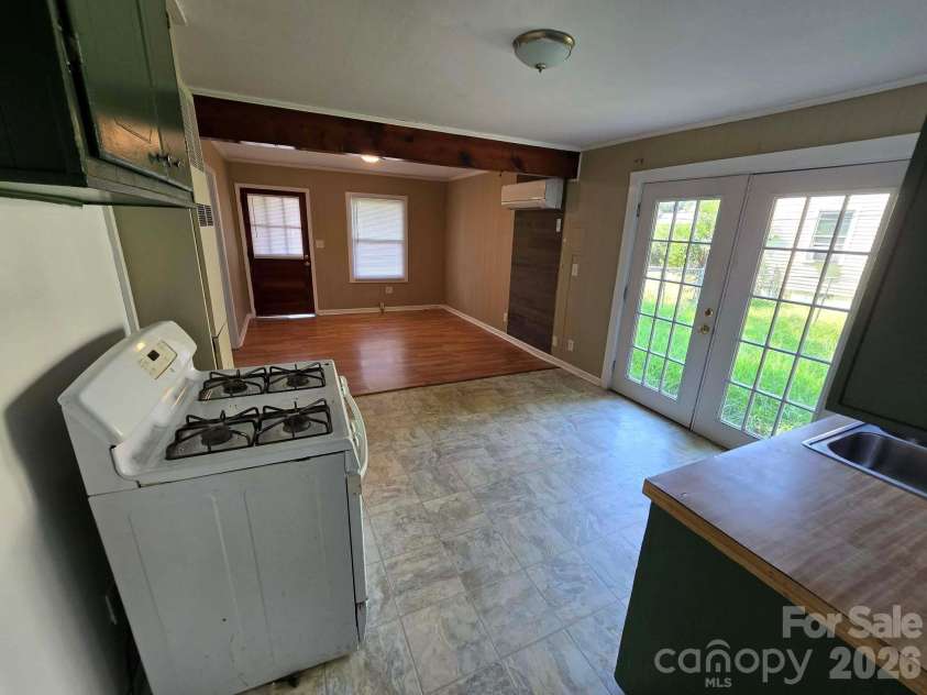 1404 Rosewood Lane, Gastonia, NC 28052.  MLS# CAR4420544, YatesRealty ID 48382. 