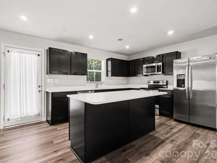 5132 Rustling Pines Court, Charlotte, NC 28215.  MLS# CAR4420474, YatesRealty ID 48384. 