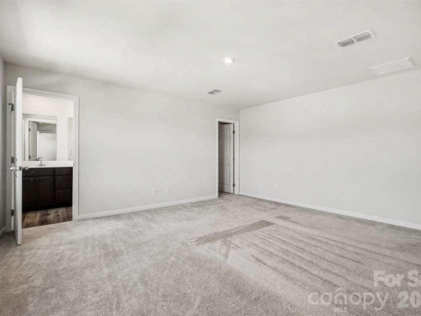 5132 Rustling Pines Court, Charlotte, NC 28215.  MLS# CAR4420474, YatesRealty ID 48384. 