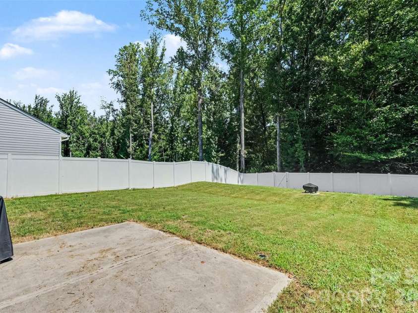 5132 Rustling Pines Court, Charlotte, NC 28215.  MLS# CAR4420474, YatesRealty ID 48384. 