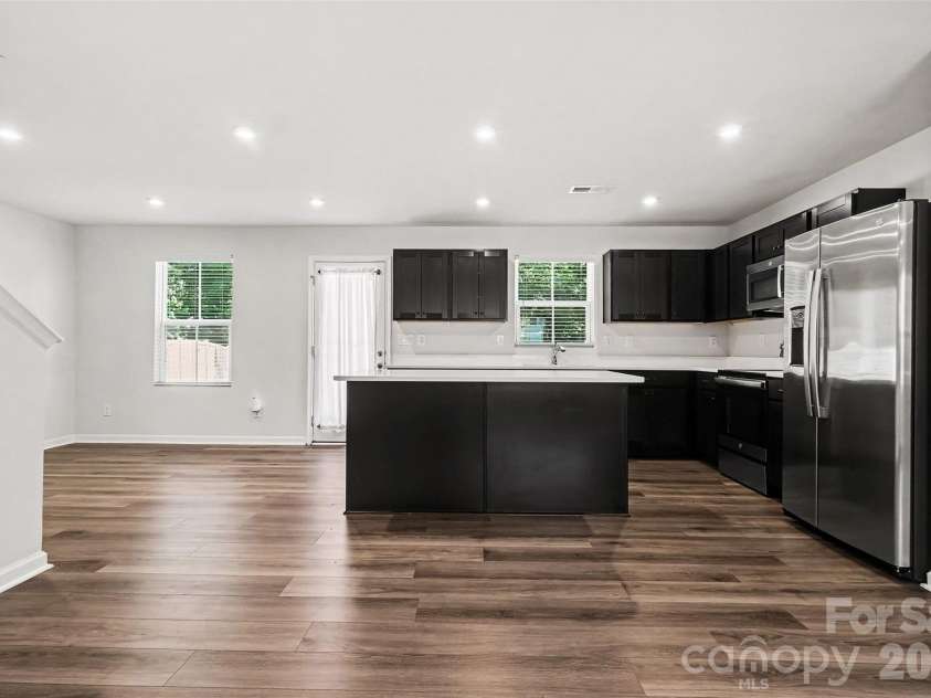 5132 Rustling Pines Court, Charlotte, NC 28215.  MLS# CAR4420474, YatesRealty ID 48384. 