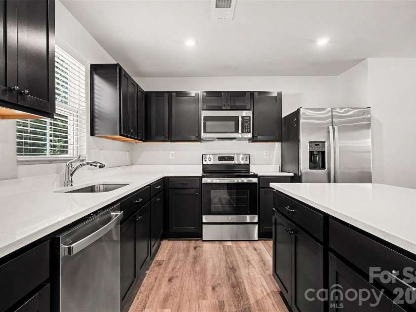 5132 Rustling Pines Court, Charlotte, NC 28215.  MLS# CAR4420474, YatesRealty ID 48384. 