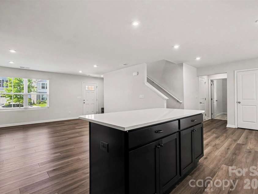 5132 Rustling Pines Court, Charlotte, NC 28215.  MLS# CAR4420474, YatesRealty ID 48384. 