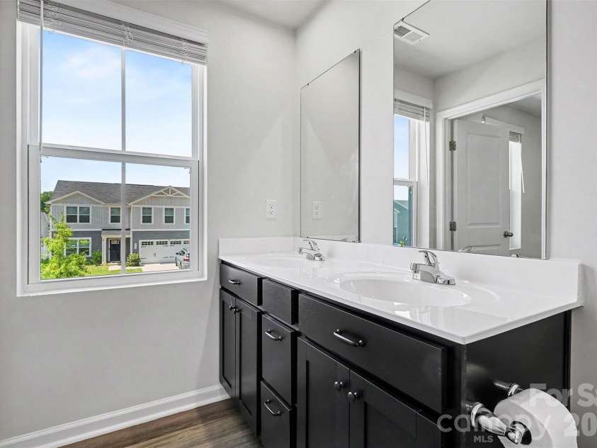 5132 Rustling Pines Court, Charlotte, NC 28215.  MLS# CAR4420474, YatesRealty ID 48384. 