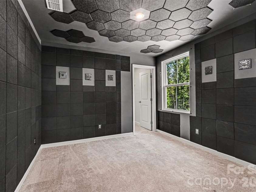 5132 Rustling Pines Court, Charlotte, NC 28215.  MLS# CAR4420474, YatesRealty ID 48384. 