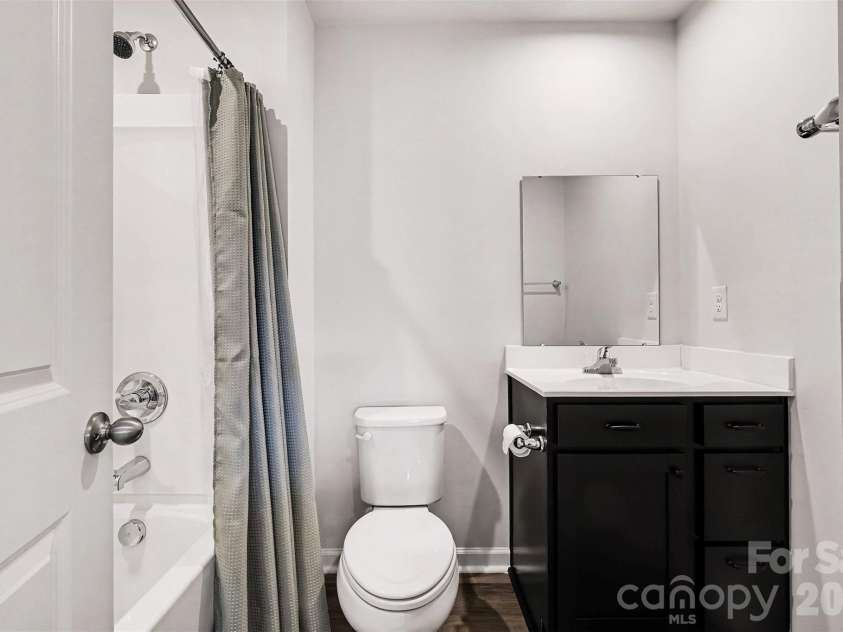 5132 Rustling Pines Court, Charlotte, NC 28215.  MLS# CAR4420474, YatesRealty ID 48384. 
