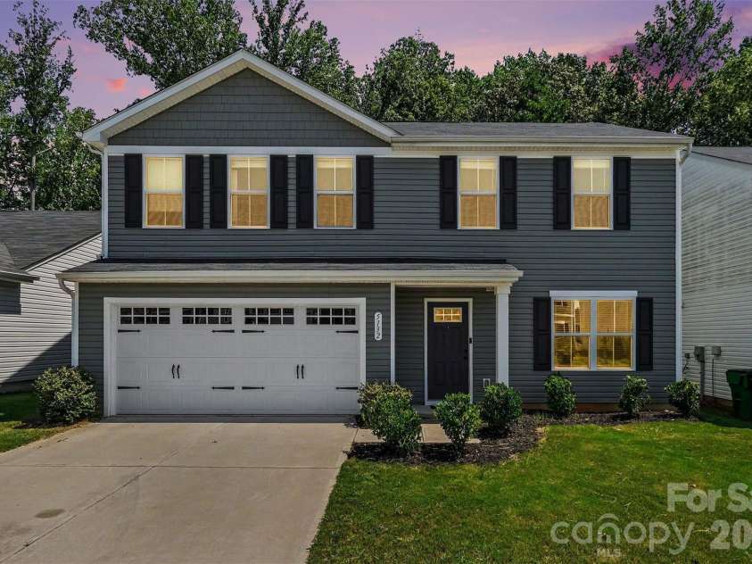 5132 Rustling Pines Court, Charlotte, NC 28215.  MLS# CAR4420474, YatesRealty ID 48384. 