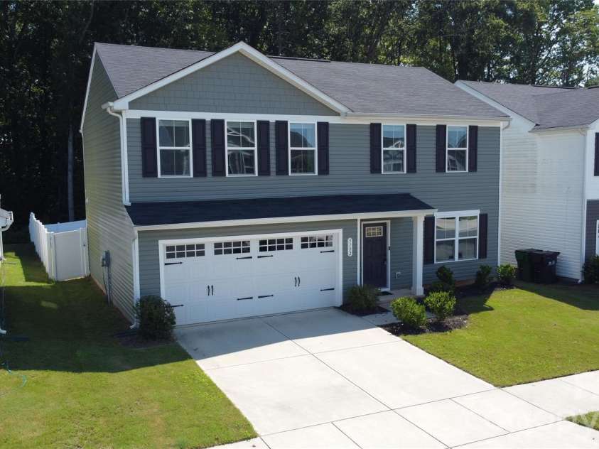 5132 Rustling Pines Court, Charlotte, NC 28215.  MLS# CAR4420474, YatesRealty ID 48384. 