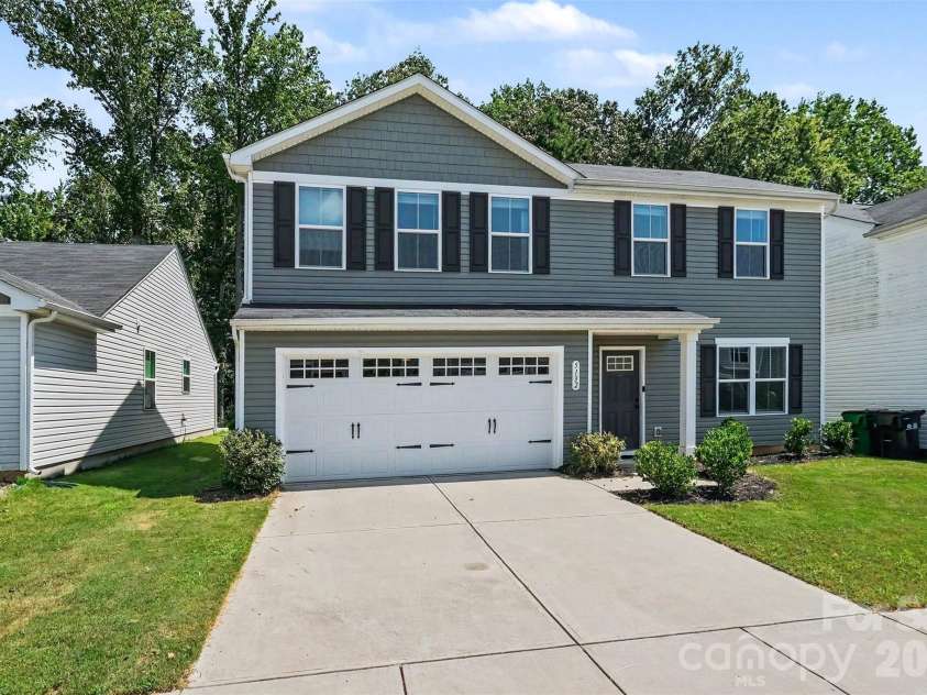 5132 Rustling Pines Court, Charlotte, NC 28215.  MLS# CAR4420474, YatesRealty ID 48384. 