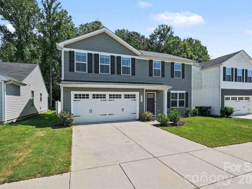5132 Rustling Pines Court, Charlotte, NC 28215.  MLS# CAR4420474, YatesRealty ID 48384. 