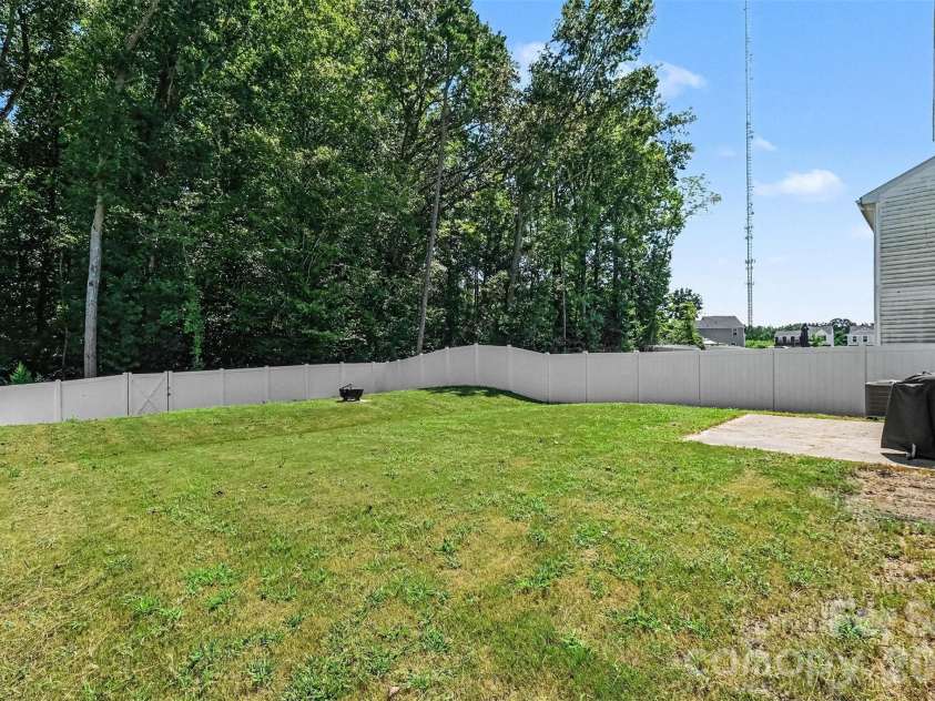 5132 Rustling Pines Court, Charlotte, NC 28215.  MLS# CAR4420474, YatesRealty ID 48384. 
