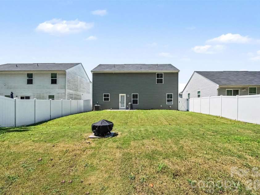 5132 Rustling Pines Court, Charlotte, NC 28215.  MLS# CAR4420474, YatesRealty ID 48384. 