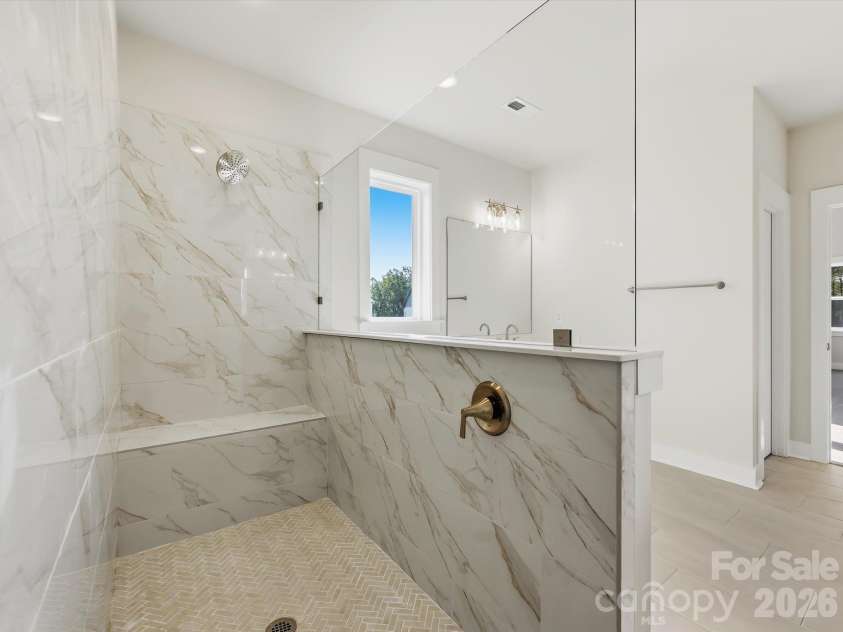 558 Cape Cod Way, Rock Hill, SC 29732.  MLS# CAR4421025, YatesRealty ID 48385. Super Shower in Owner's Bath