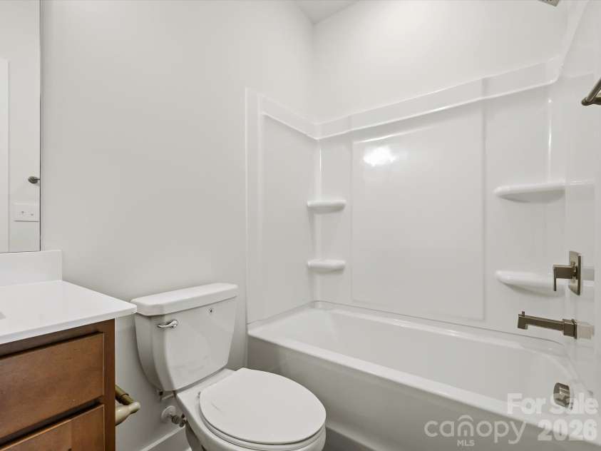 558 Cape Cod Way, Rock Hill, SC 29732.  MLS# CAR4421025, YatesRealty ID 48385. Upstairs Hall Bath