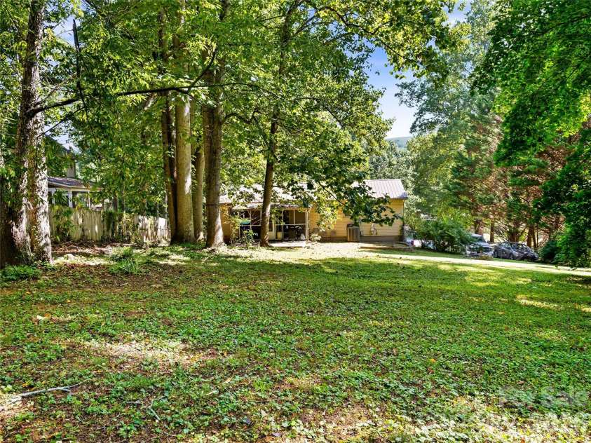 28 Fairhaven Court, Asheville, NC 28803.  MLS# CAR4415928, YatesRealty ID 48387. 